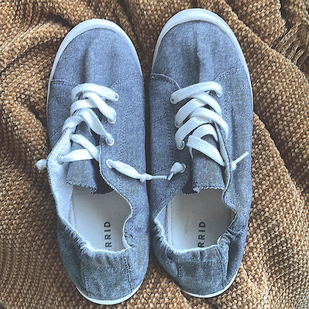 Women’s size11 torrid tennis shoe